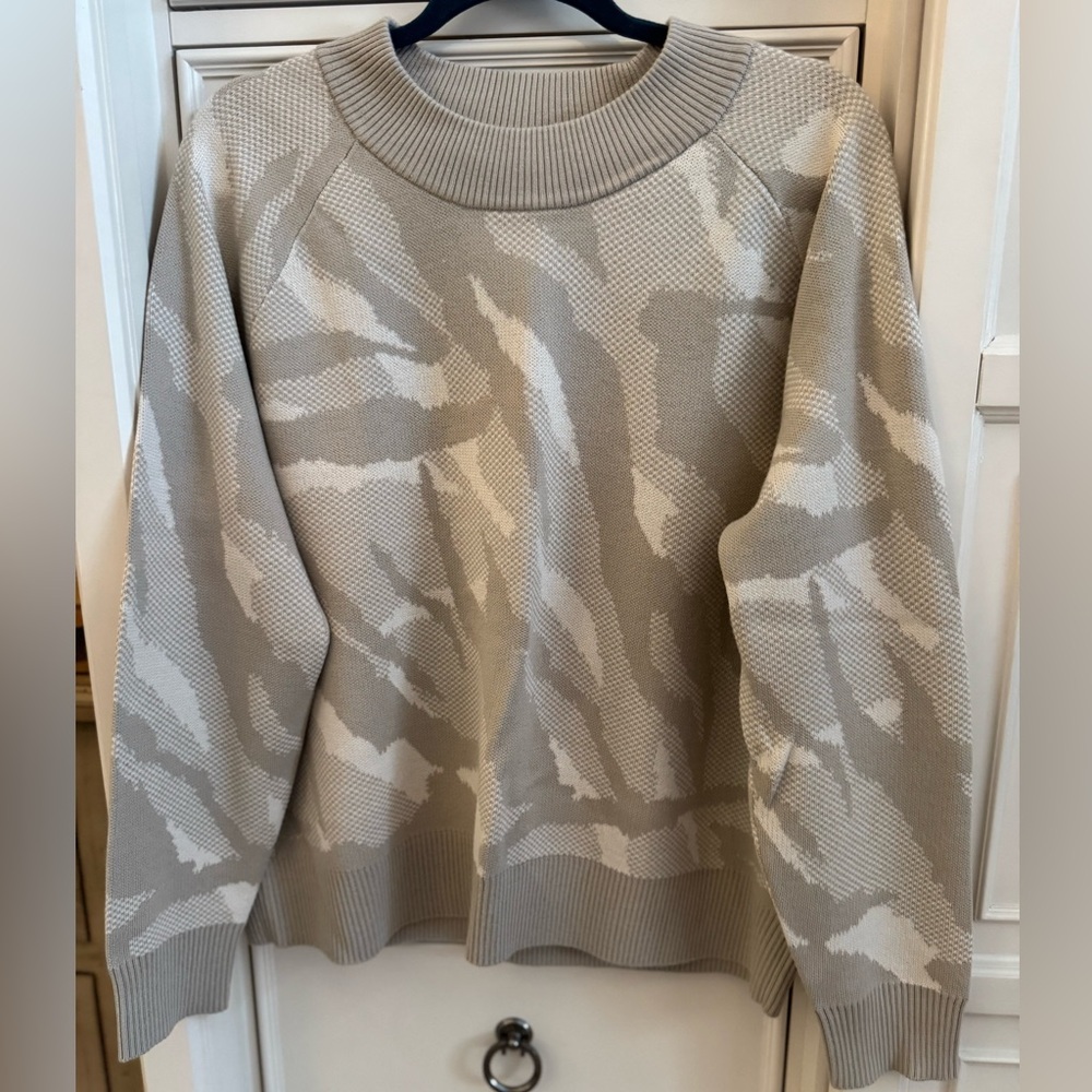 Athleta Women's Gray/tan and Cream Sweater